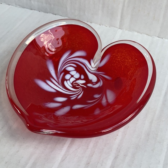 Glass Eye USA red heart shaped art glass candy dish Valentine's Day - Picture 3 of 10
